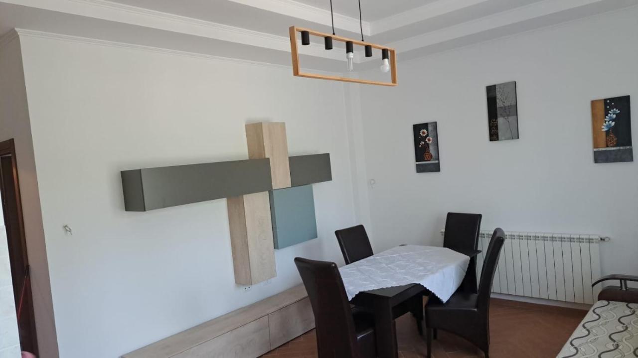 Casa Francesca Apartment Comanesti  Bagian luar foto